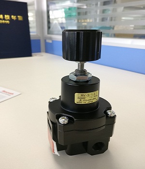 自力可調式減壓閥構造參數，來控制閥門的開度