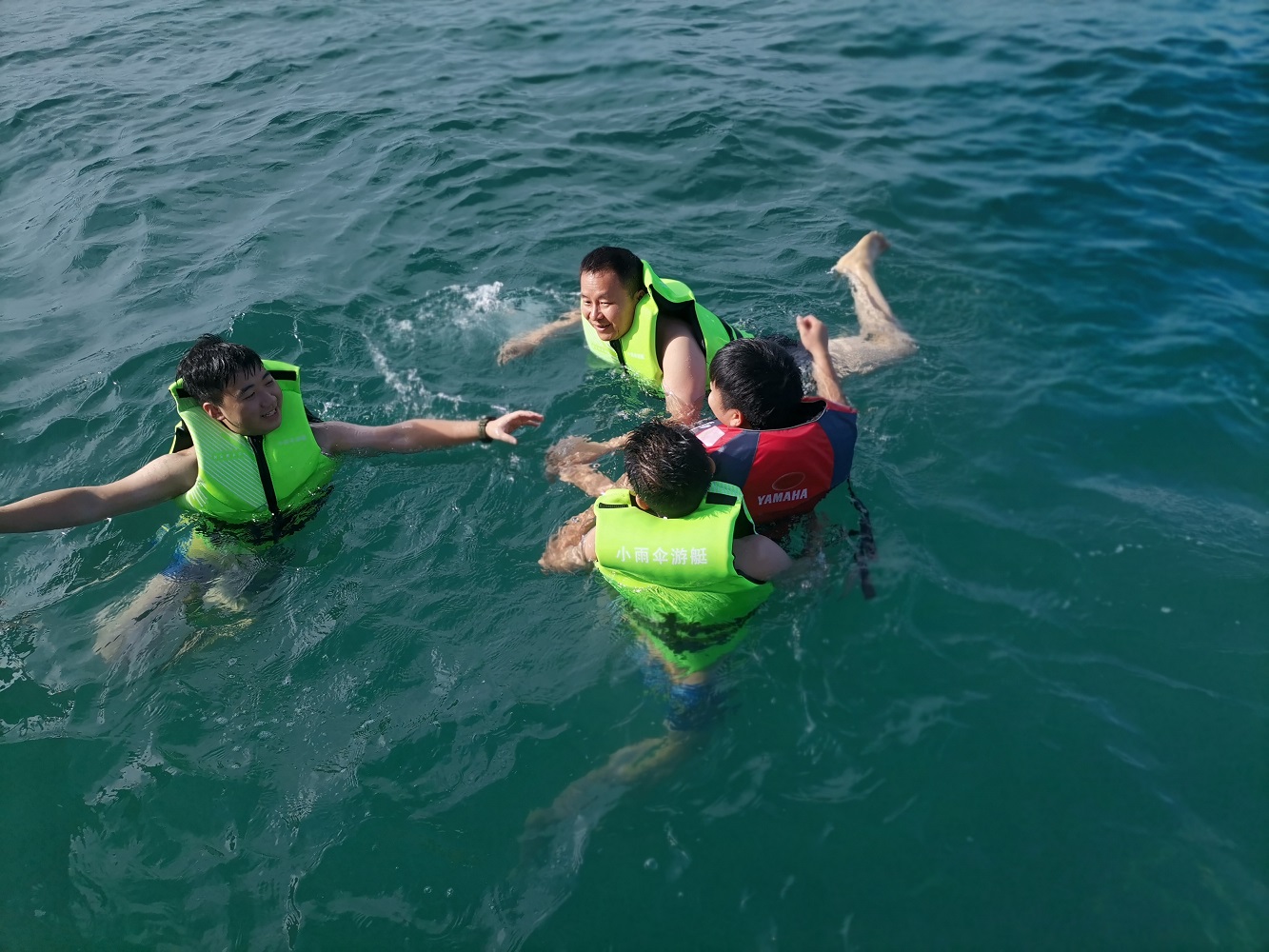 海南三亞【亞龍灣帆船出海，遠海潛水】