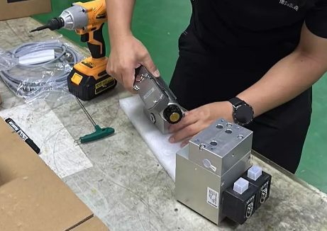 博揚工程師成功組裝并檢測組合閥，彰顯專業實力確保品質